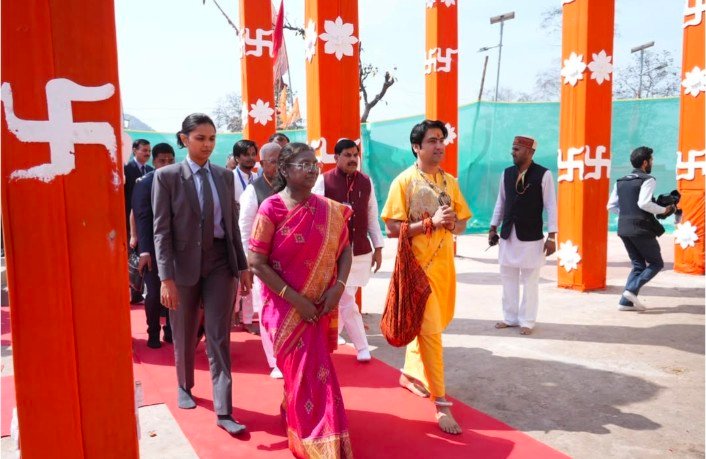 बागेश्वर धाम में राष्ट्रपति श्रीमती द्रौपदी मुर्मु की उपस्थिति में 251 जोड़ों का सामूहिक विवाह सम्पन्न