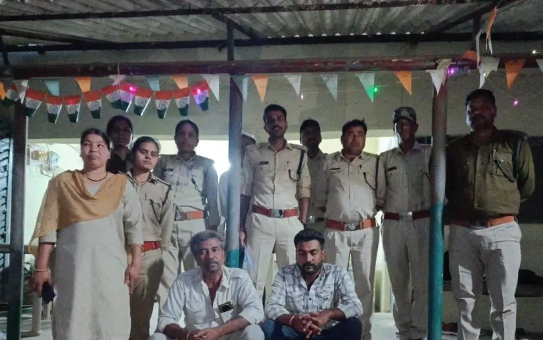 वन विभाग की टीम ने अवैध रूप से संग्रहित खैर की 67 नग लकड़ी जब्त की