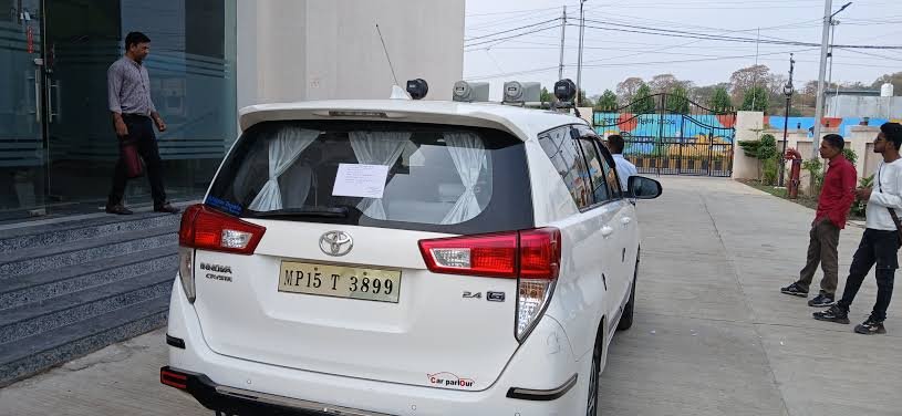 सागर नगर निगम आयुक्त के वाहन पर कुर्की का नोटिस, मचा हड़कंप
